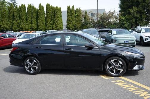 2022 Hyundai ELANTRA Limited