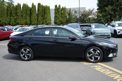 2022 Hyundai ELANTRA Limited