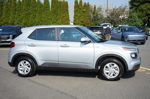 2023 Hyundai VENUE SE