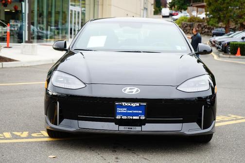 2025 Hyundai IONIQ 6 SE Standard Range
