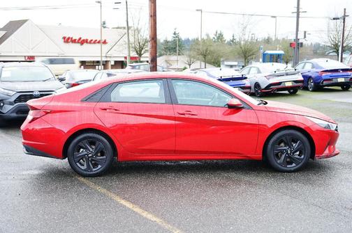 2021 Hyundai ELANTRA SEL