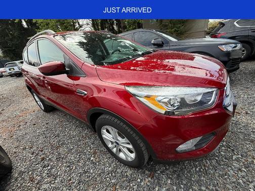 Ruby Red Metallic 2017 Ford Escape SE
