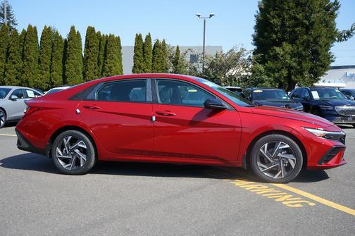 2025 Hyundai ELANTRA HEV SEL