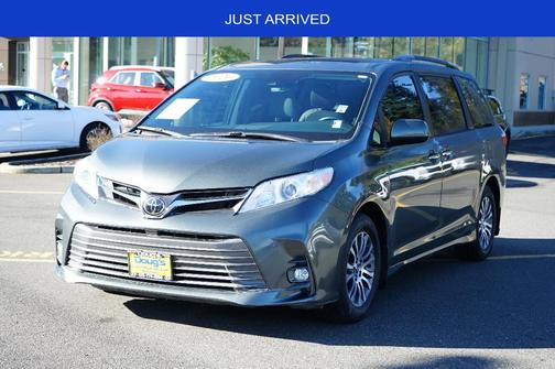 2020 Toyota Sienna XLE