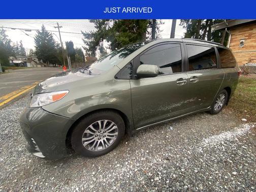 2020 Toyota Sienna XLE