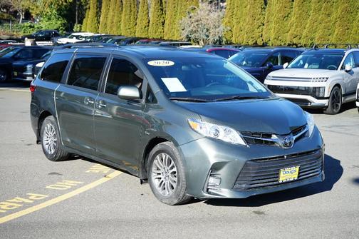 2020 Toyota Sienna XLE