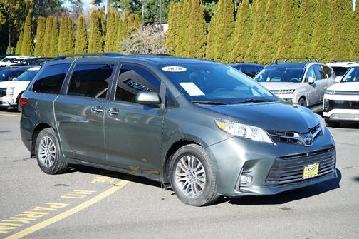 2020 Toyota Sienna XLE