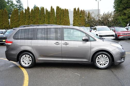 2014 Toyota Sienna XLE