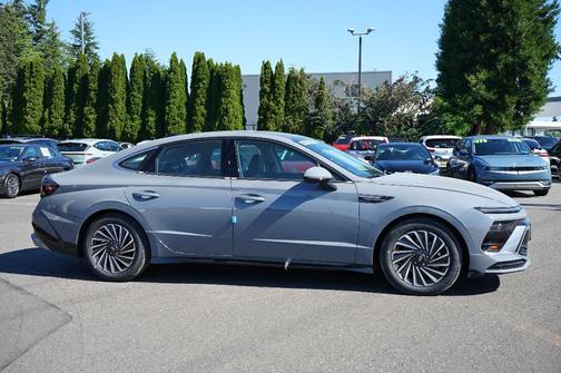 2025 Hyundai SONATA Hybrid Limited