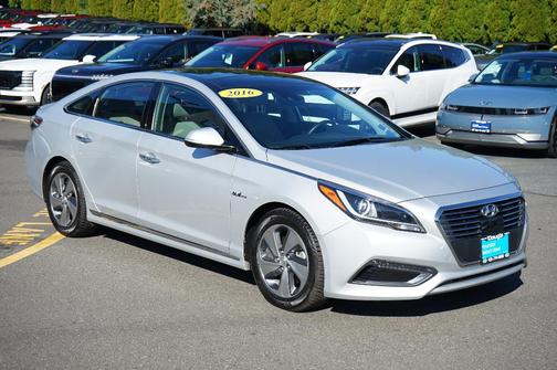 2016 Hyundai SONATA Hybrid Limited