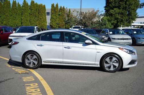 2016 Hyundai SONATA Hybrid Limited