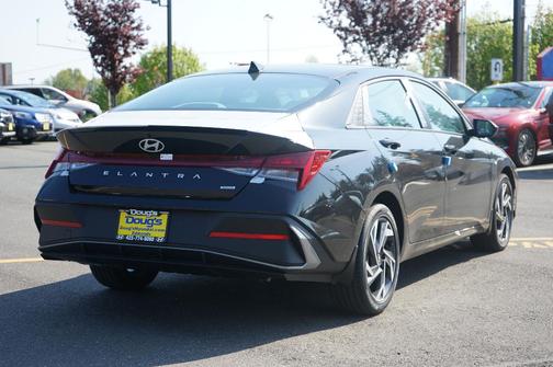2025 Hyundai ELANTRA HEV SEL