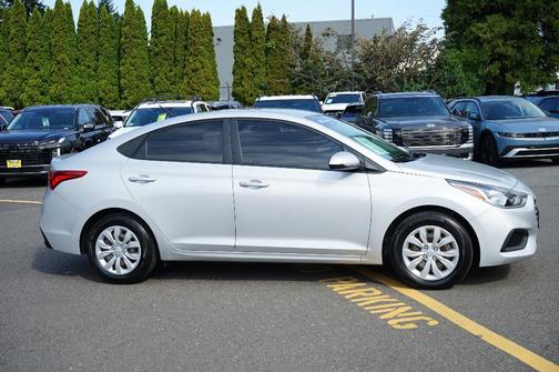 2022 Hyundai Accent SE