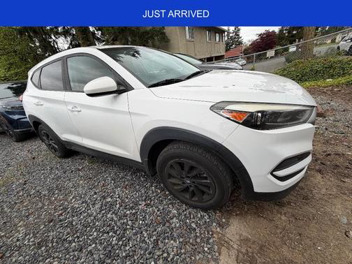 Winter White 2017 Hyundai TUCSON SE