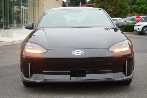 2025 Hyundai IONIQ 6 SE