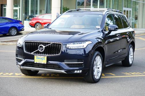 2016 Volvo XC90 T6 Momentum