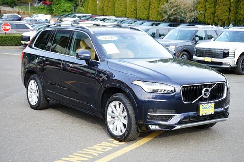 2016 Volvo XC90 T6 Momentum