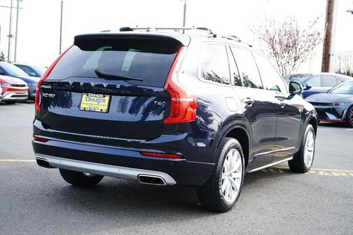 2016 Volvo XC90 T6 Momentum