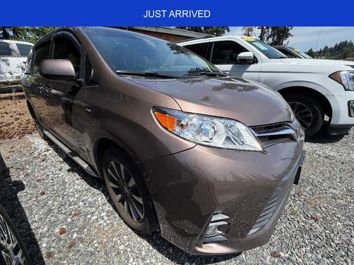 Toasted Walnut Pearl 2019 Toyota Sienna XLE
