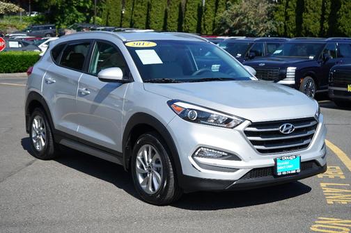 Molten Silver 2017 Hyundai TUCSON SE