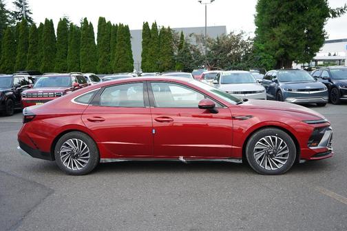 2025 Hyundai SONATA Hybrid SEL
