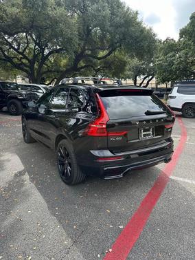 2024 Volvo XC60 B5 Ultimate Dark Theme