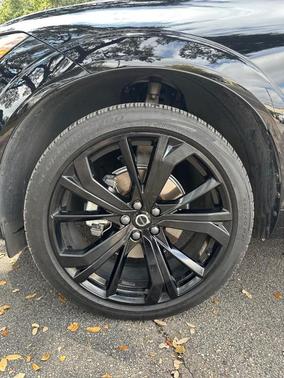 2024 Volvo XC60 B5 Ultimate Dark Theme