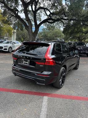 2024 Volvo XC60 B5 Ultimate Dark Theme