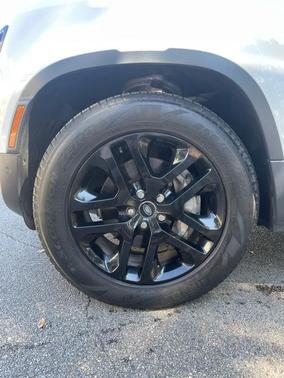 2023 Land Rover Defender SE