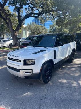 2023 Land Rover Defender SE