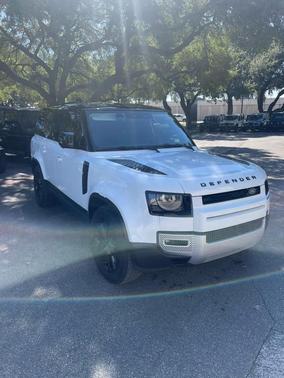 2023 Land Rover Defender SE