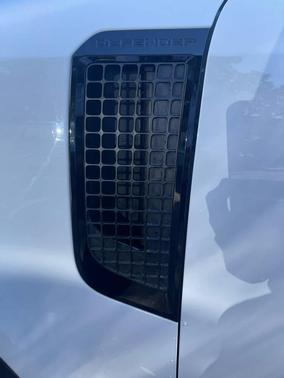 2023 Land Rover Defender SE