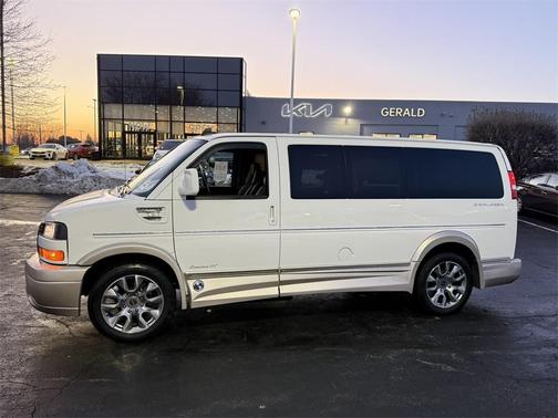 2022 GMC Savana 2500 Work Van