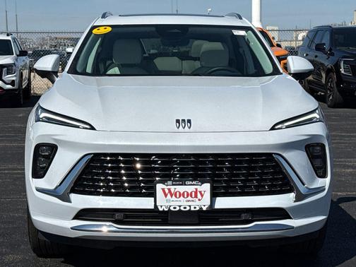 Iridescent White Tricoat 2026 Buick Envision Avenir