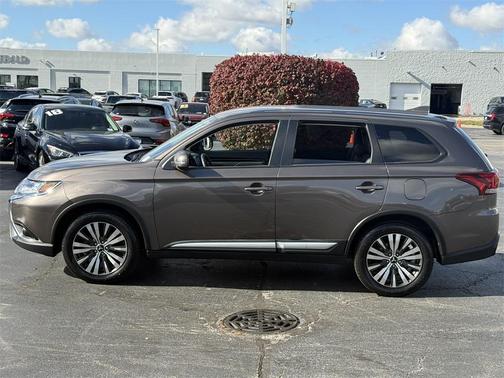2019 Mitsubishi Outlander SE
