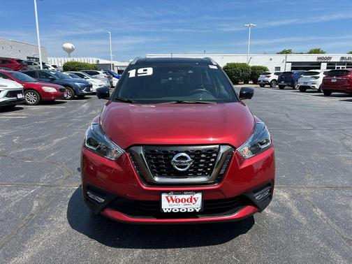 Cayenne Red 2019 Nissan Kicks SR
