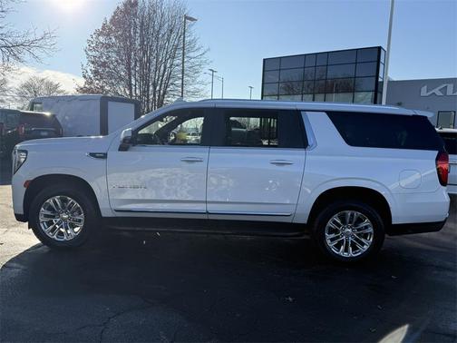 2022 GMC Yukon XL SLT