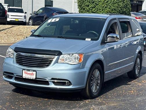 2016 Chrysler Town & Country Touring-L