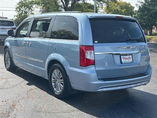 2016 Chrysler Town & Country Touring-L