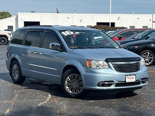 2016 Chrysler Town & Country Touring-L