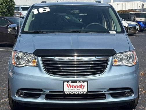 2016 Chrysler Town & Country Touring-L