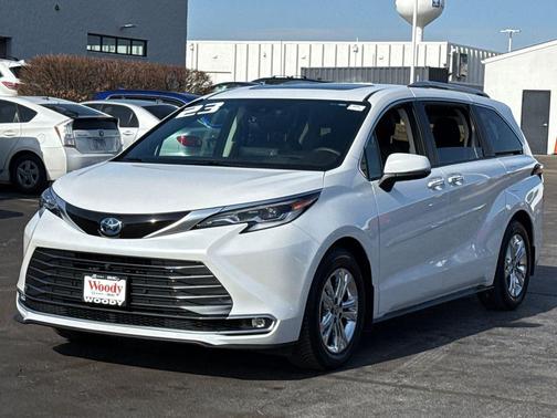 2023 Toyota Sienna Platinum 7 Passenger