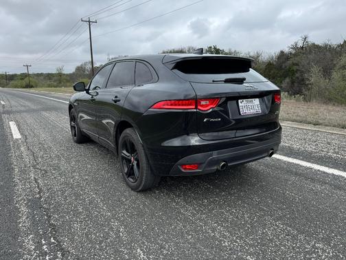2017 Jaguar F-PACE 35t R-Sport