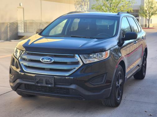 Black 2017 Ford Edge SE