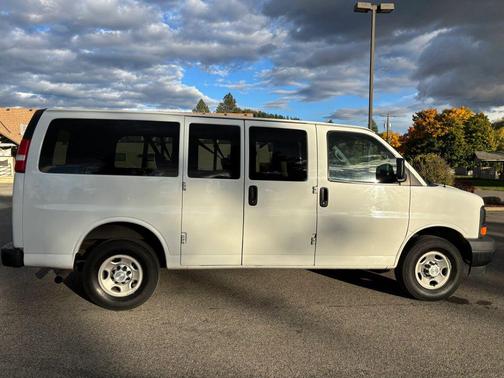 2017 Chevrolet Express 2500 LS