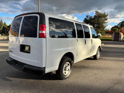 2017 Chevrolet Express 2500 LS