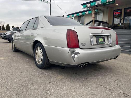 2005 Cadillac DeVille Base