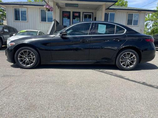 Alfa Black 2017 Alfa Romeo Giulia Base