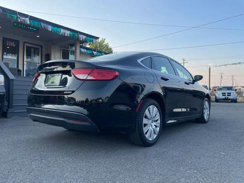 2016 Chrysler 200 LX