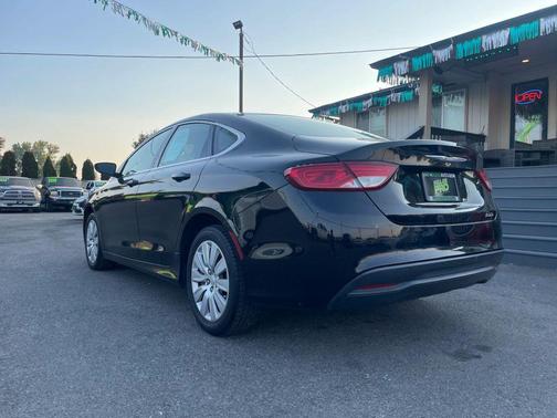 2016 Chrysler 200 LX